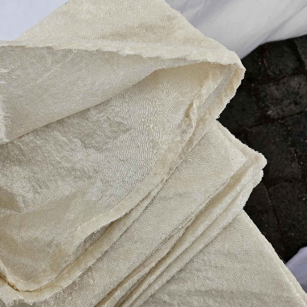 Elegant Cream Sequin Wedding Linen 120